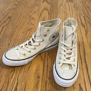 NEW Women’s Converse High Tops Size 8